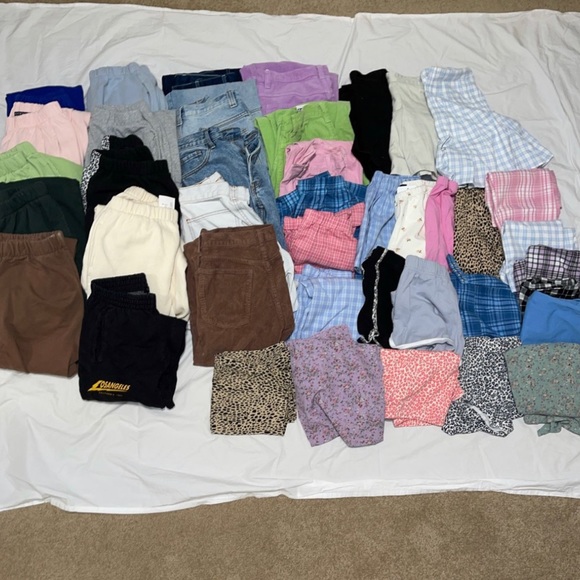 Brandy Melville 2 shirt mystery box - Picture 3 of 4